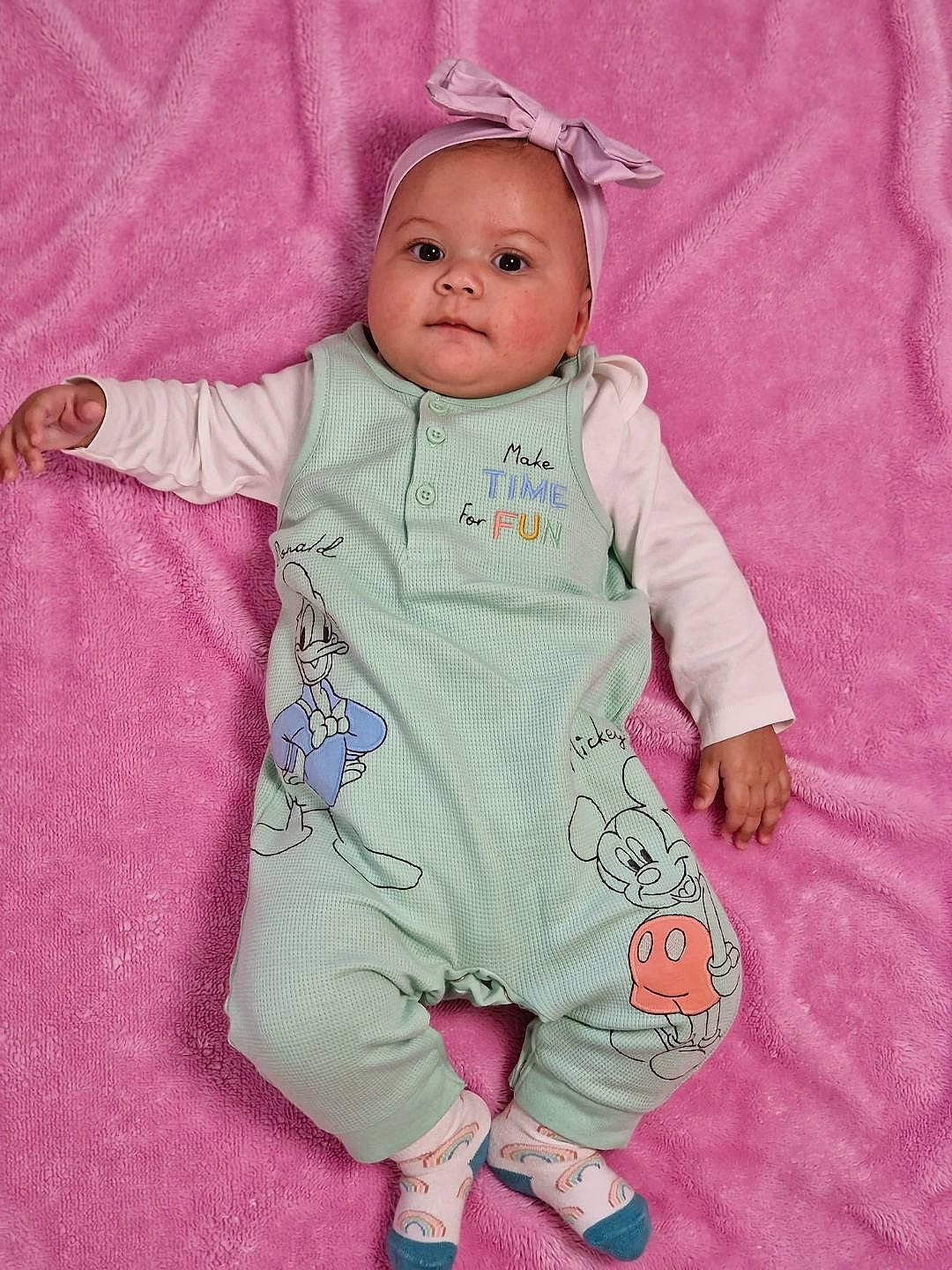 Vaiana a rejoint le concours — aidez-le/la à gagner de superbes lots ! arm, baby, baby_products, baby_toddler_clothing, baby_toys, cheek, child, costume, face, linens, magenta, nightwear, pattern, peach, person, pink, polar_fleece, sleeve, textile, toddler