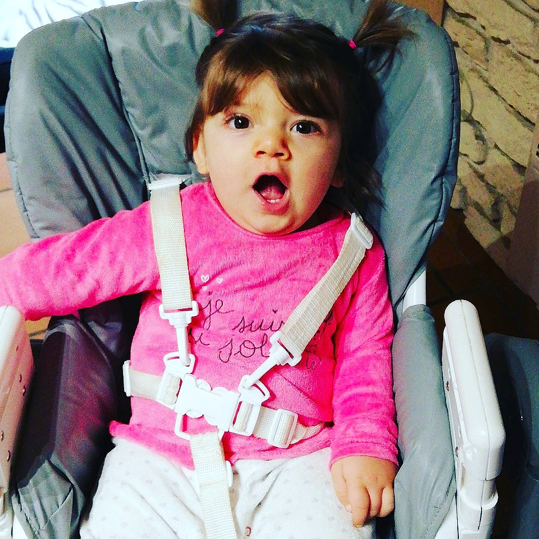 Victoire participe au concours pour gagner de l'argent avec cette photo : baby, baby_carriage, baby_products, beauty, car_seat, cheek, child, cool, eye, face, head, lip, material_property, mouth, nose, outerwear, person, pink, product, skin