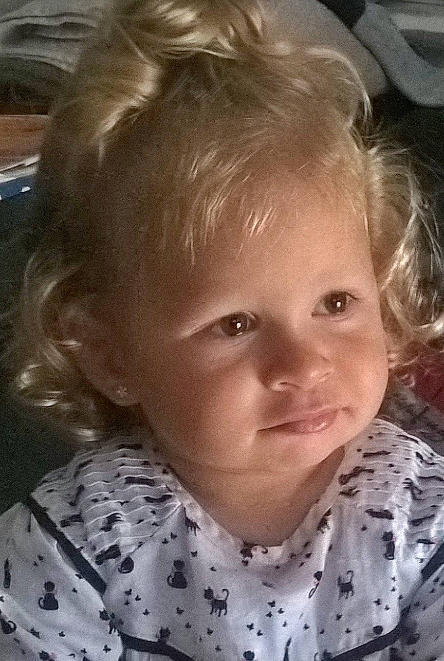 Laia participe au concours pour gagner de l'argent avec cette photo : blond, cheek, child, chin, ear, eye, eyebrow, face, forehead, girl, hair, hairstyle, head, human_hair_color, iris, lip, nose, person, skin, smile