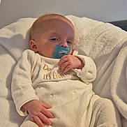 Diego participe au concours pour gagner de l'argent avec cette photo : baby, bedtime, blanket, closeup, cozy, cute, face, hand, infant, lying_down, mobile, nursery, onesie, pacifier, plush_toy, portrait, relaxed, sleepy, socks, soft_toys