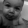 Mylan participe au concours pour gagner de l'argent avec cette photo : baby, close_up, face, hand, skin, expression, child, portrait, cute, infant, monochrome, black_and_white, looking_at_camera, young, human, indoors, person, curious, smile, chubby