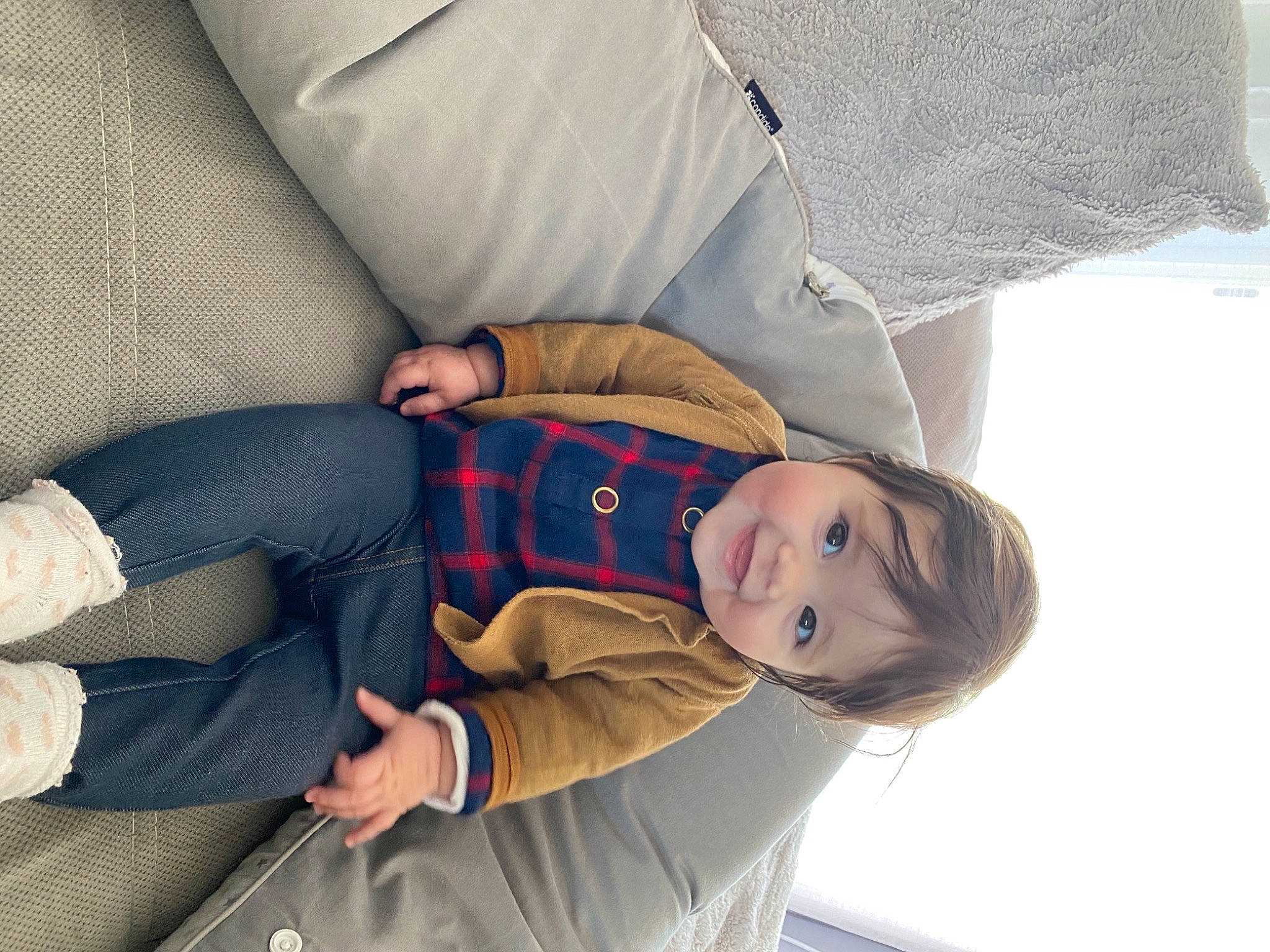 Lorine participe au concours pour gagner de l'argent avec cette photo : child, comfort, denim, elbow, electric_blue, gesture, joint, joy, linens, nap, pattern, person, sitting, sleep, sleeve, street_fashion, textile, toddler, travel, tree