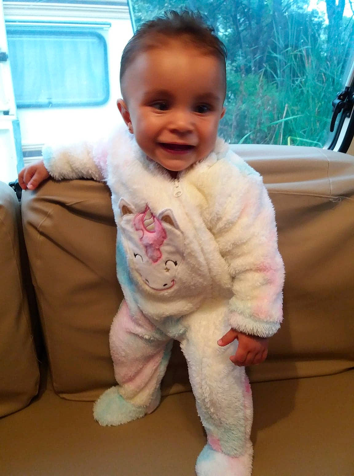 Taïna a rejoint le concours — aidez-le/la à gagner de superbes lots ! arm, boy, cheek, child, day, ear, fun, fur, head, infant, outerwear, person, pink, product, skin, smile, textile, toddler