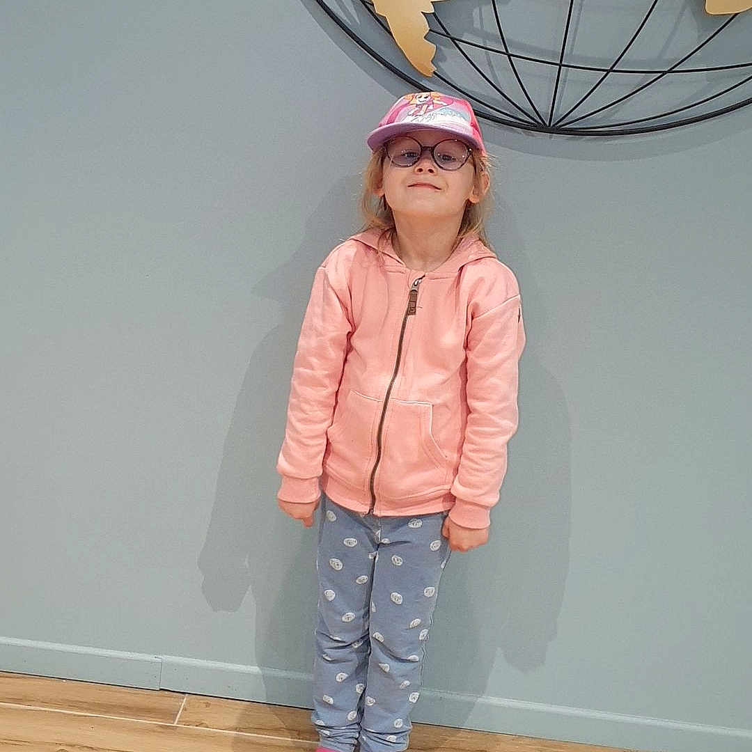 éleana participe au concours pour gagner de l'argent avec cette photo : child, clothing, coat, face, female, girl, hardwood, head, hosiery, indoors, interiordesign, jacket, pajamas, pants, person, photography, portrait, sock, standing, wood