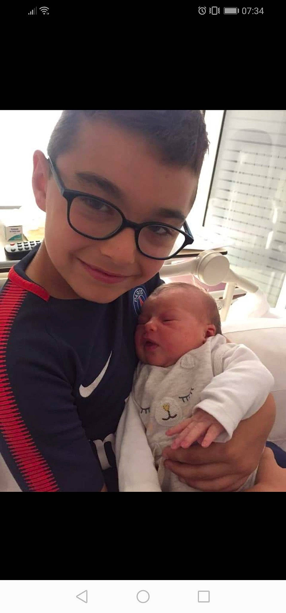 Gabin participe au concours pour gagner de l'argent avec cette photo : active_shirt, baby, baby_products, baby_toddler_clothing, buzz_cut, cheek, child, comfort, ear, eyewear, forehead, glasses, head, joy, love, mammal, person, product, skin, t_shirt