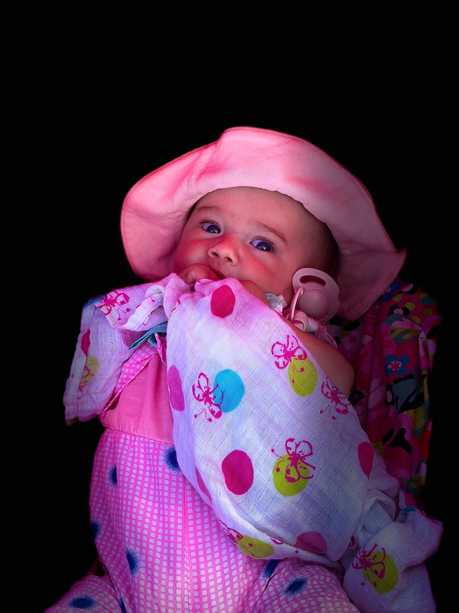 Ynaé a rejoint le concours — aidez-le/la à gagner de superbes lots ! baby, cheek, child, headgear, lip, magenta, person, pink, purple, smile, toddler