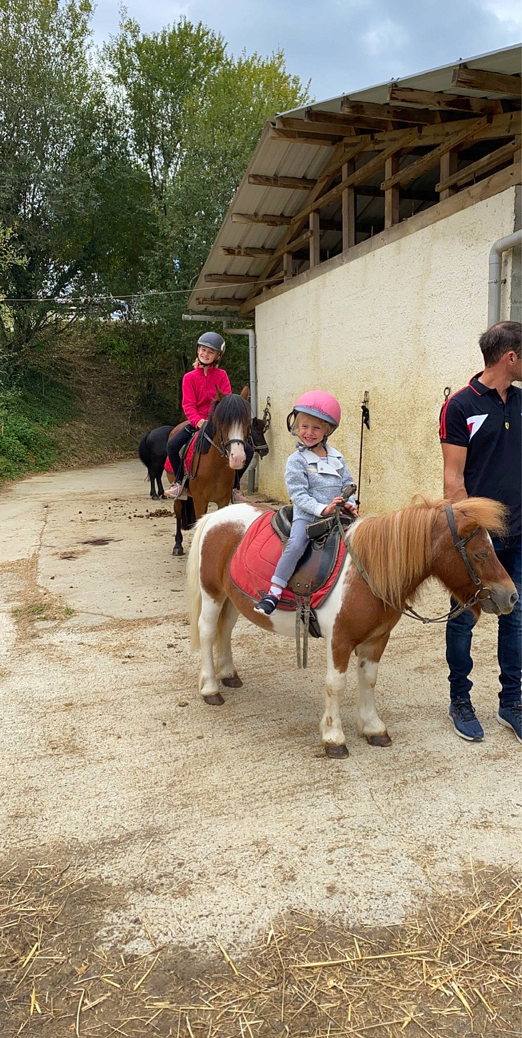 Kylie a rejoint le concours — aidez-le/la à gagner de superbes lots ! animal_sports, bridle, equestrian_sport, equestrianism, equitation, headwear, horse, horse_supplies, joy, mammal, mane, mare, pack_animal, person, pony, recreation, rein, riding_instructor, saddle, shetland_pony