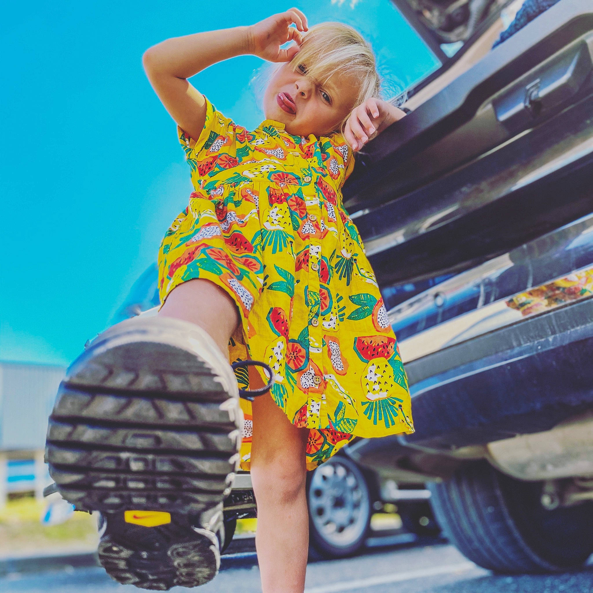 Kylie participe au concours pour gagner de l'argent avec cette photo : beauty, clothing, cool, design, dress, fashion, footwear, fun, human_leg, joint, leg, long_hair, pattern, person, photo_shoot, photography, shoulder, street_fashion, summer, waist