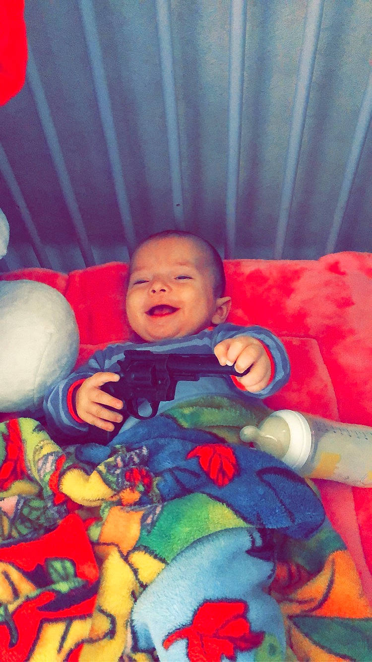 Tiago a rejoint le concours — aidez-le/la à gagner de superbes lots ! baby, baby_toddler_clothing, child, comfort, cool, eye, finger, fun, happy, head, leisure, mouth, nose, person, red, sitting, skin, smile, textile, thumb