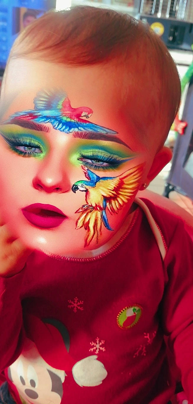 Maëva participe au concours pour gagner de l'argent avec cette photo : art, art_paint, colorfulness, cool, cosmetics, eye_liner, eye_shadow, eyelash, flesh, makeover, modern_art, paint, painting, person, pink, style, tattoo, temporary_tattoo, visual_arts