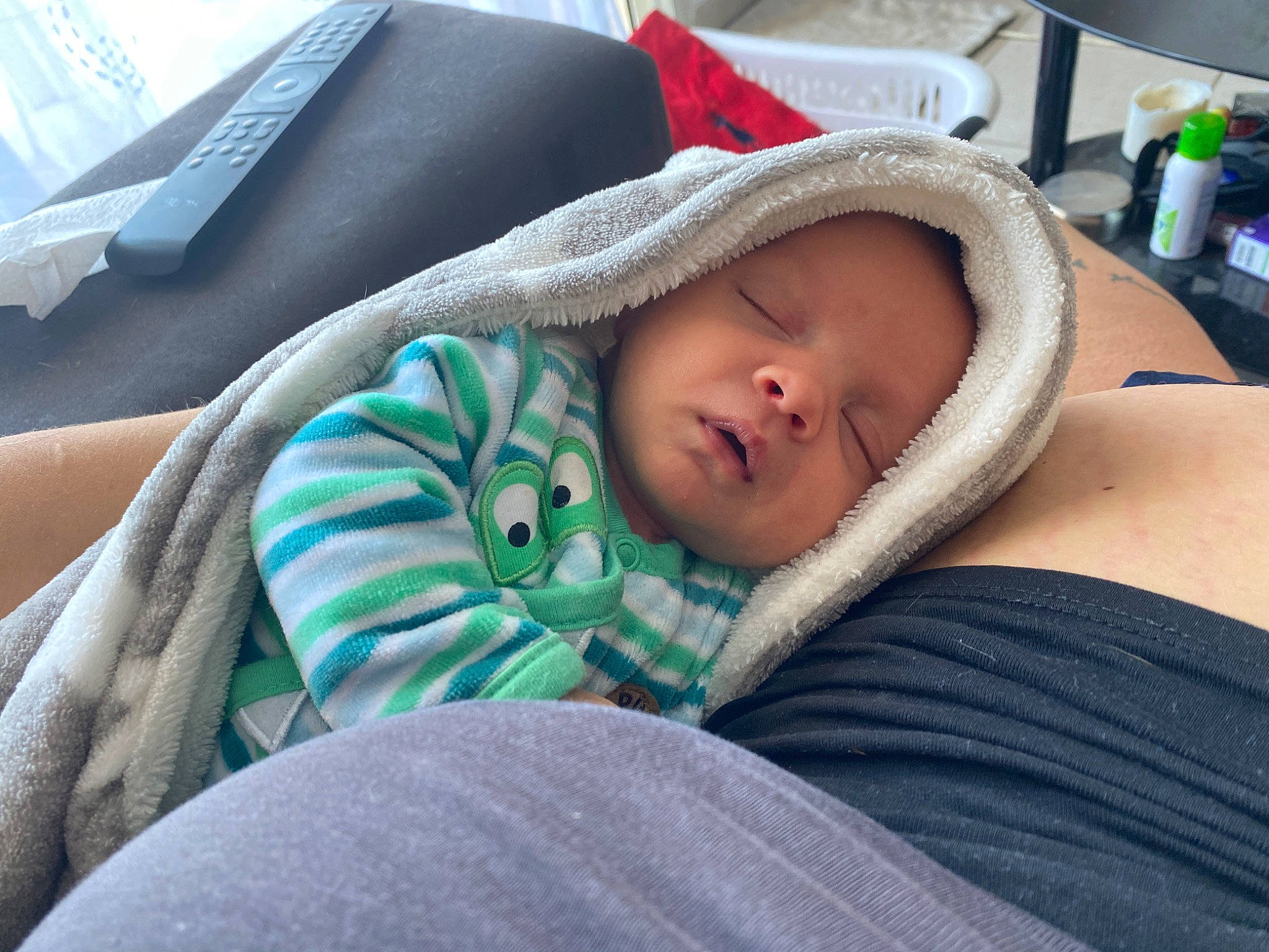 Gabriel participe au concours pour gagner de l'argent avec cette photo : baby, child, nap, person, skin, sleep