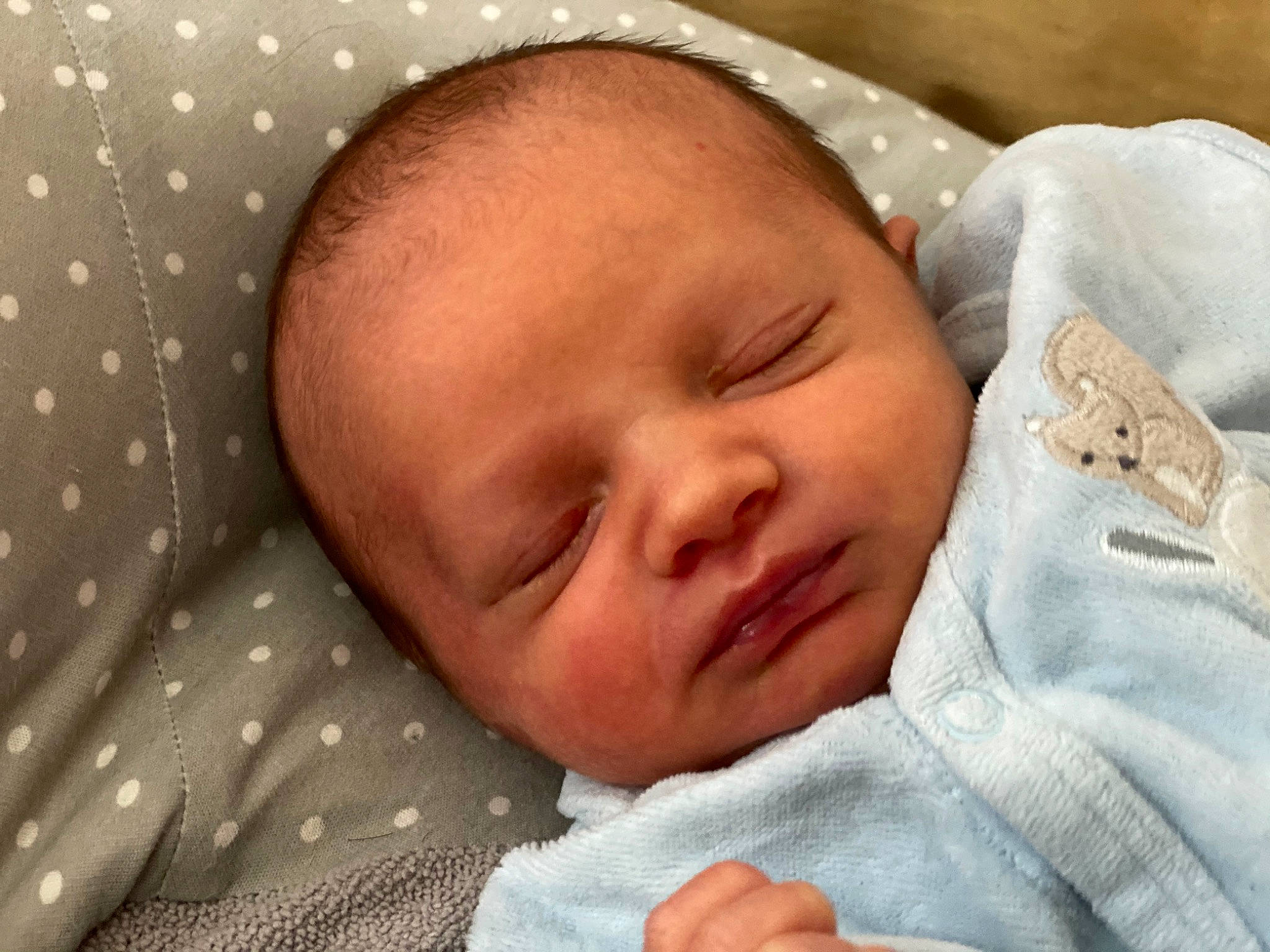 Gabriel a rejoint le concours — aidez-le/la à gagner de superbes lots ! baby, baby_sleeping, bedtime, birth, cheek, child, childbirth, close_up, comfort, ear, face, hand, head, lip, mouth, nap, nose, person, skin, sleep