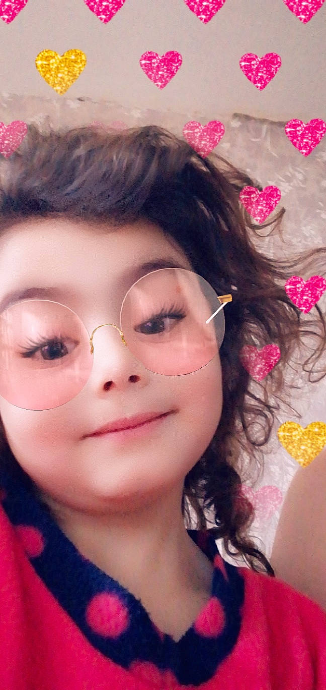 Lilya participe au concours pour gagner de l'argent avec cette photo : beauty, black_hair, cheek, chin, close_up, eye, eyebrow, eyelash, face, forehead, hair, hairstyle, head, joy, lady, lip, mouth, nose, person, pink