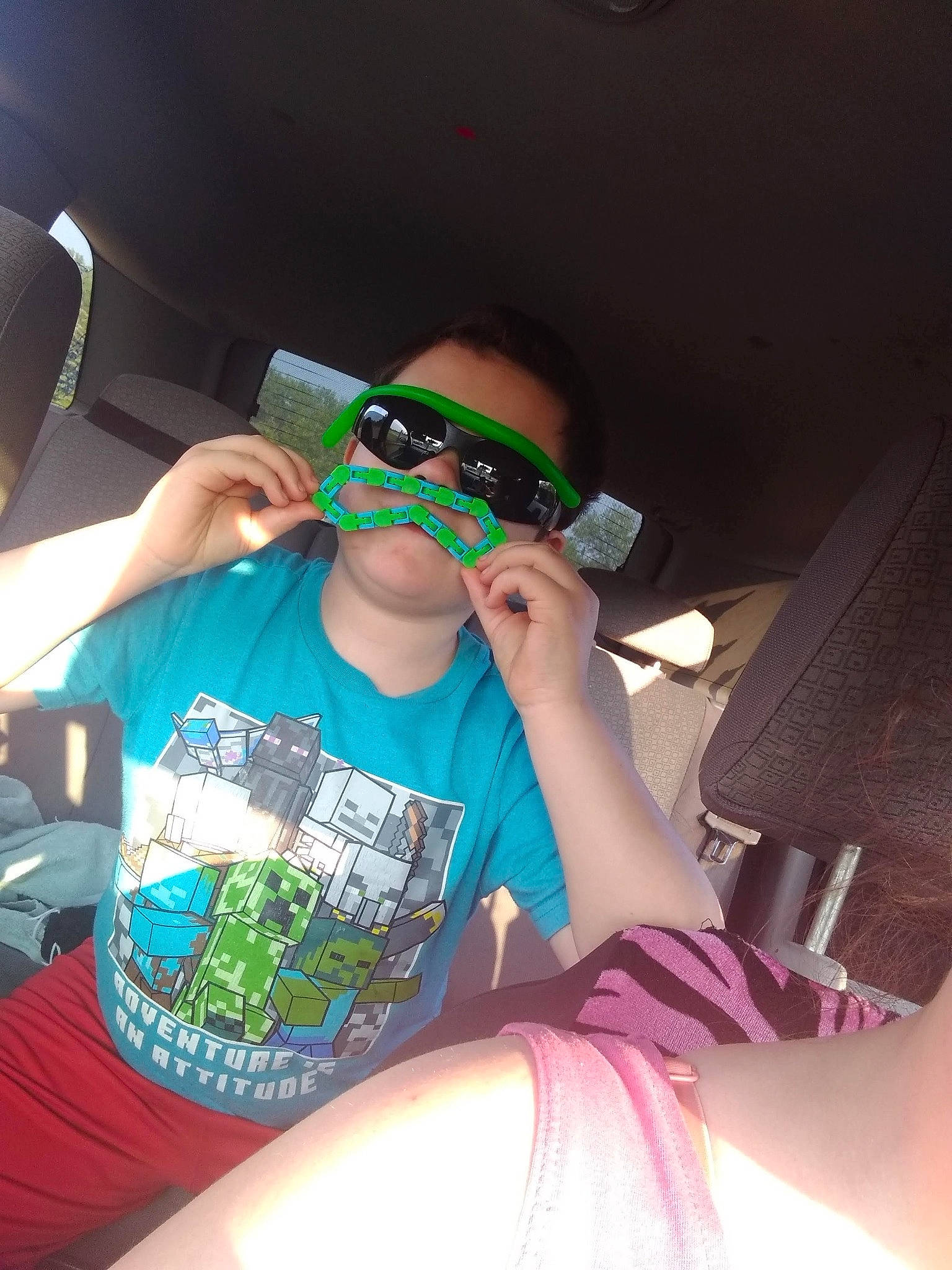 Dakota is registered to the contest to win money with this photo: audio_equipment, baseball_cap, cap, cool, elbow, entertainment, event, eyewear, finger, flash_photography, fun, hat, human_leg, mouth, music, nail, person, sunglasses, t_shirt, thigh