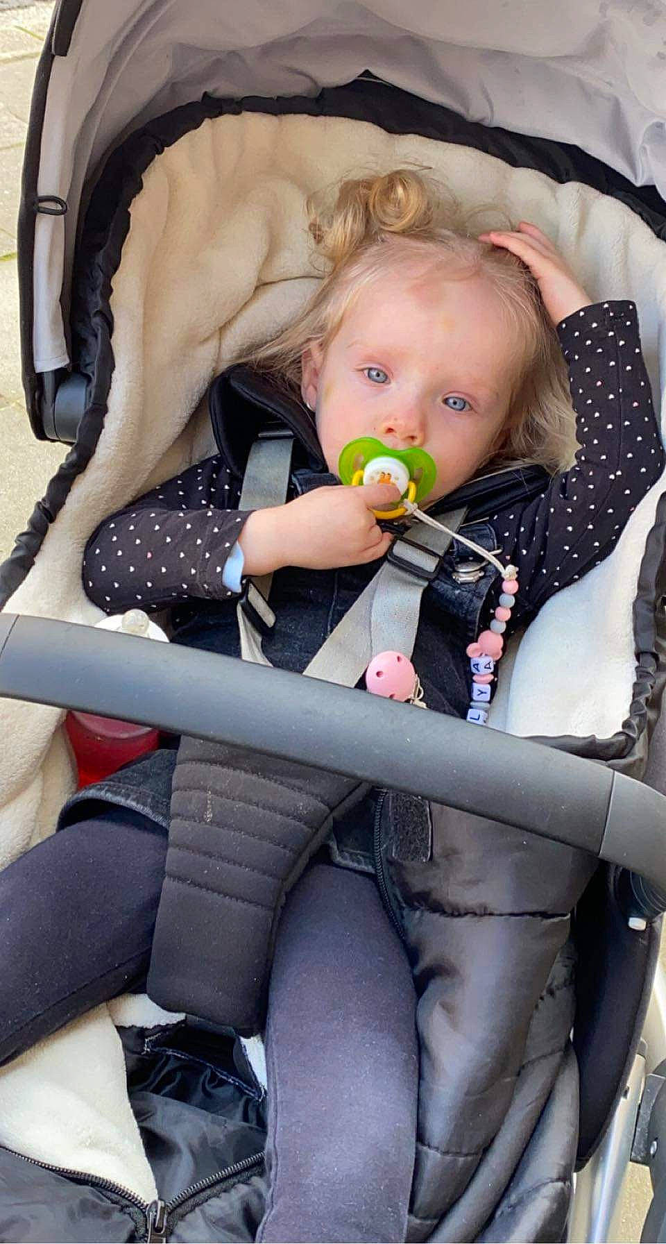 Noelya participe au concours pour gagner de l'argent avec cette photo : baby, baby_carriage, baby_products, baby_safety, baby_toddler_clothing, car_seat, cheek, child, comfort, eye, face, head, iris, mouth, person, photograph, sitting, skin, thigh, toddler
