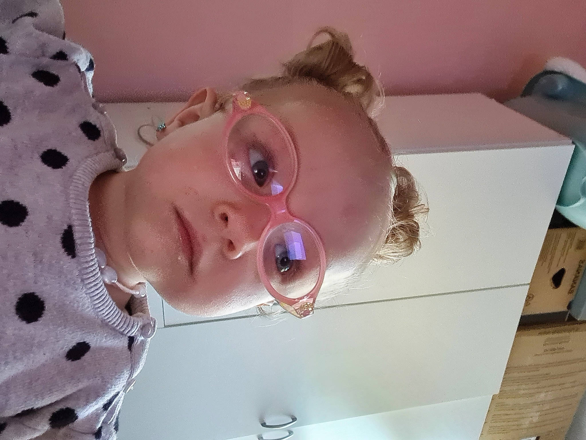 Noëlya participe au concours pour gagner de l'argent avec cette photo : baby, cheek, child, chin, ear, eyelash, eyewear, fashion_accessory, fun, headgear, jaw, lip, mouth, neck, nose, person, personal_protective_equipment, skin, throat, vision_care