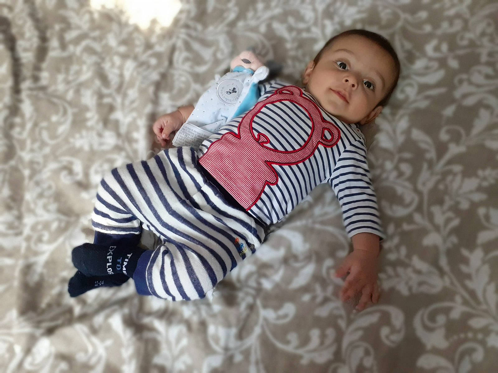 Sargis participe au concours pour gagner de l'argent avec cette photo : baby, baby_toddler_clothing, child, pajamas, person, toddler