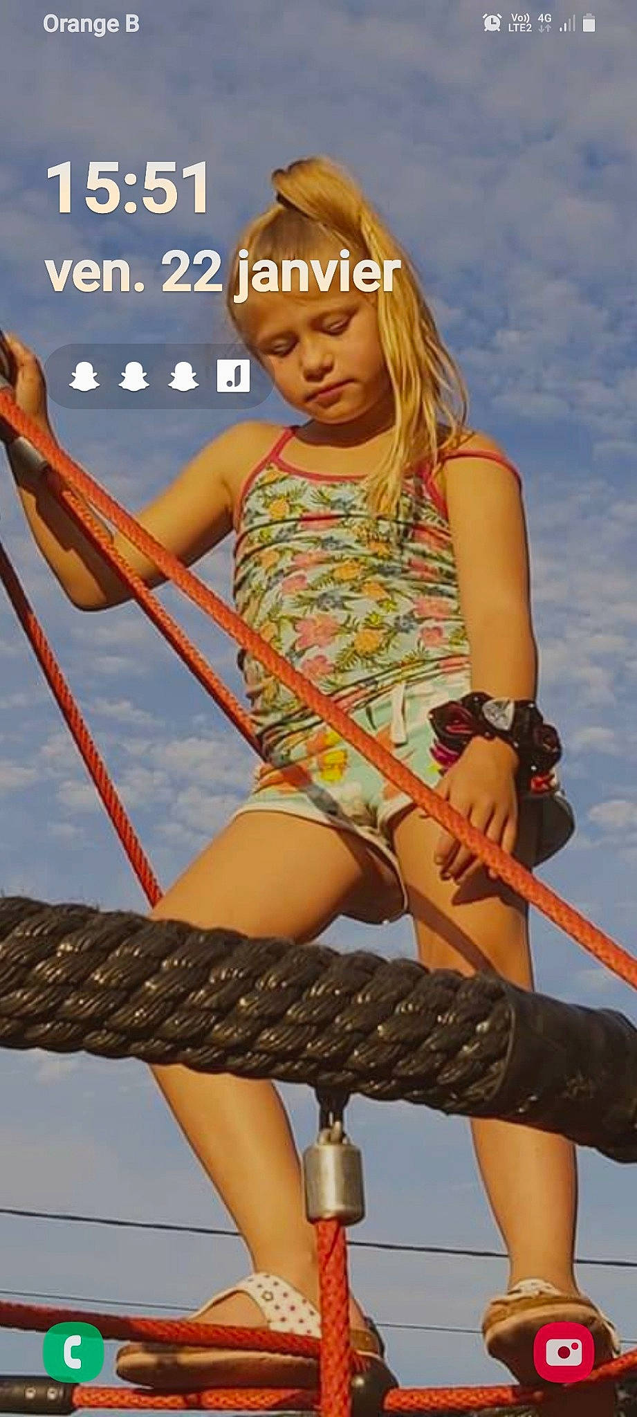 Jana participe au concours pour gagner de l'argent avec cette photo : beauty, blue, cloud, fashion, fun, happy, headwear, human_body, human_leg, knee, leisure, muscle, people_in_nature, person, photograph, recreation, shorts, sitting, sky, summer