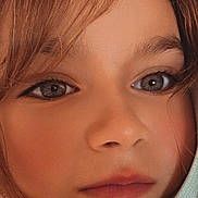 Lizéah participe au concours pour gagner de l'argent avec cette photo : child, face, closeup, portrait, eyes, hair, skin, young, person, expression, cozy, warm, natural_light, beauty, soft, casual, fashion, innocence, head, childhood