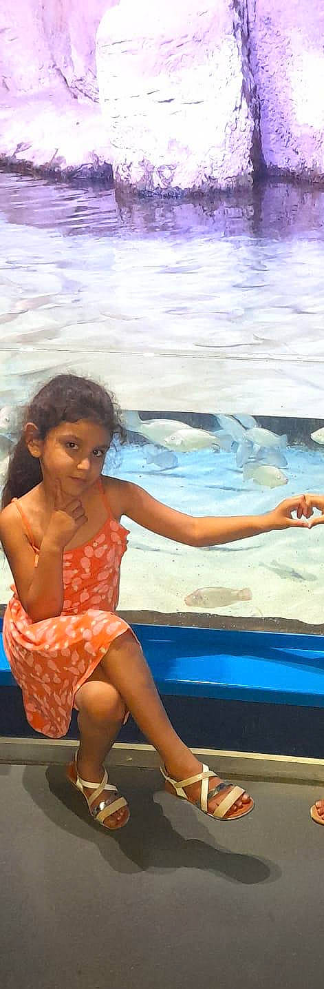 Nehir participe au concours pour gagner de l'argent avec cette photo : art, azure, barefoot, child, dress, electric_blue, flash_photography, foot, fun, hand, happy, human_leg, leisure, people_in_nature, person, recreation, sitting, textile, thigh, travel