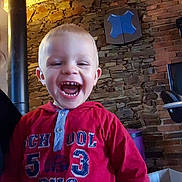 Nino participe au concours pour gagner de l'argent avec cette photo :