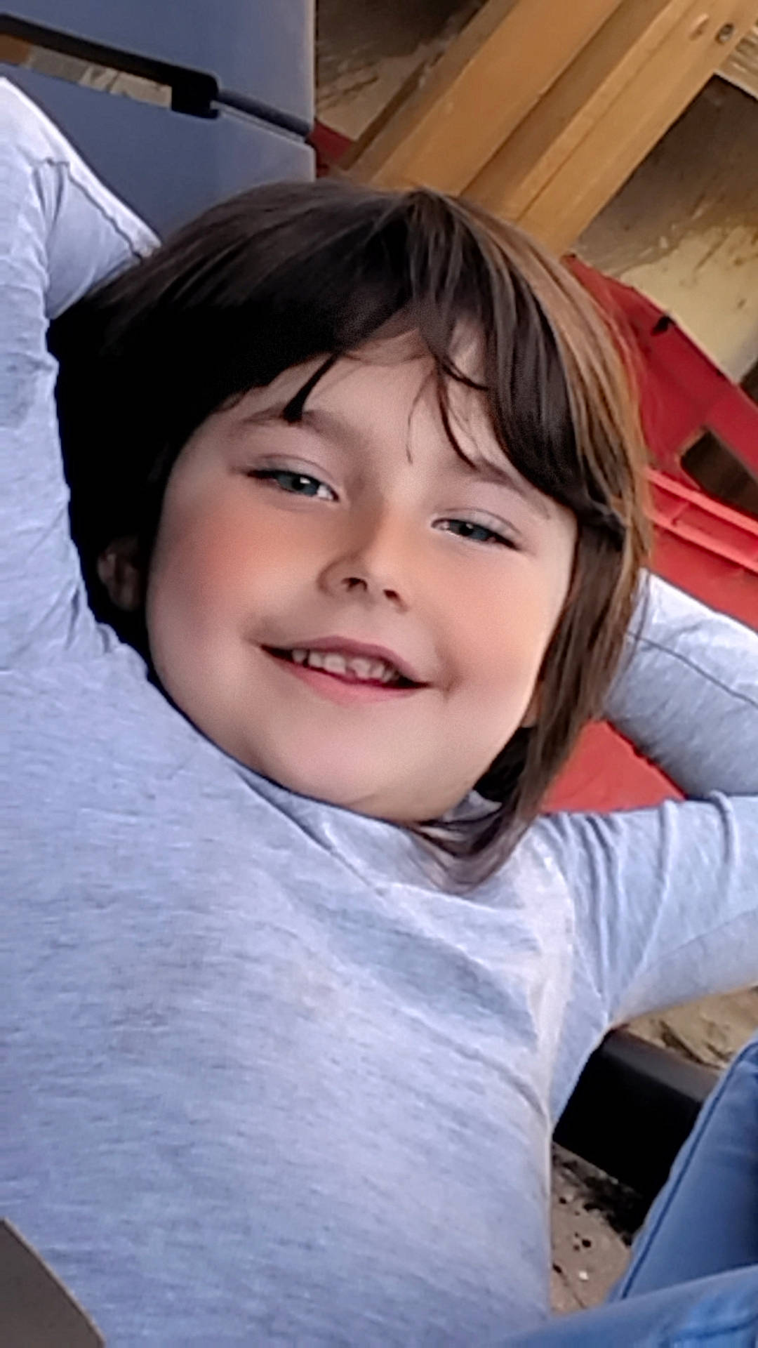 Gabrielle participe au concours pour gagner de l'argent avec cette photo : bangs, black_hair, cheek, child, chin, cool, eyebrow, eyelash, facial_expression, flash_photography, fun, happy, joy, lip, long_hair, mouth, nose, person, skin, sleeve