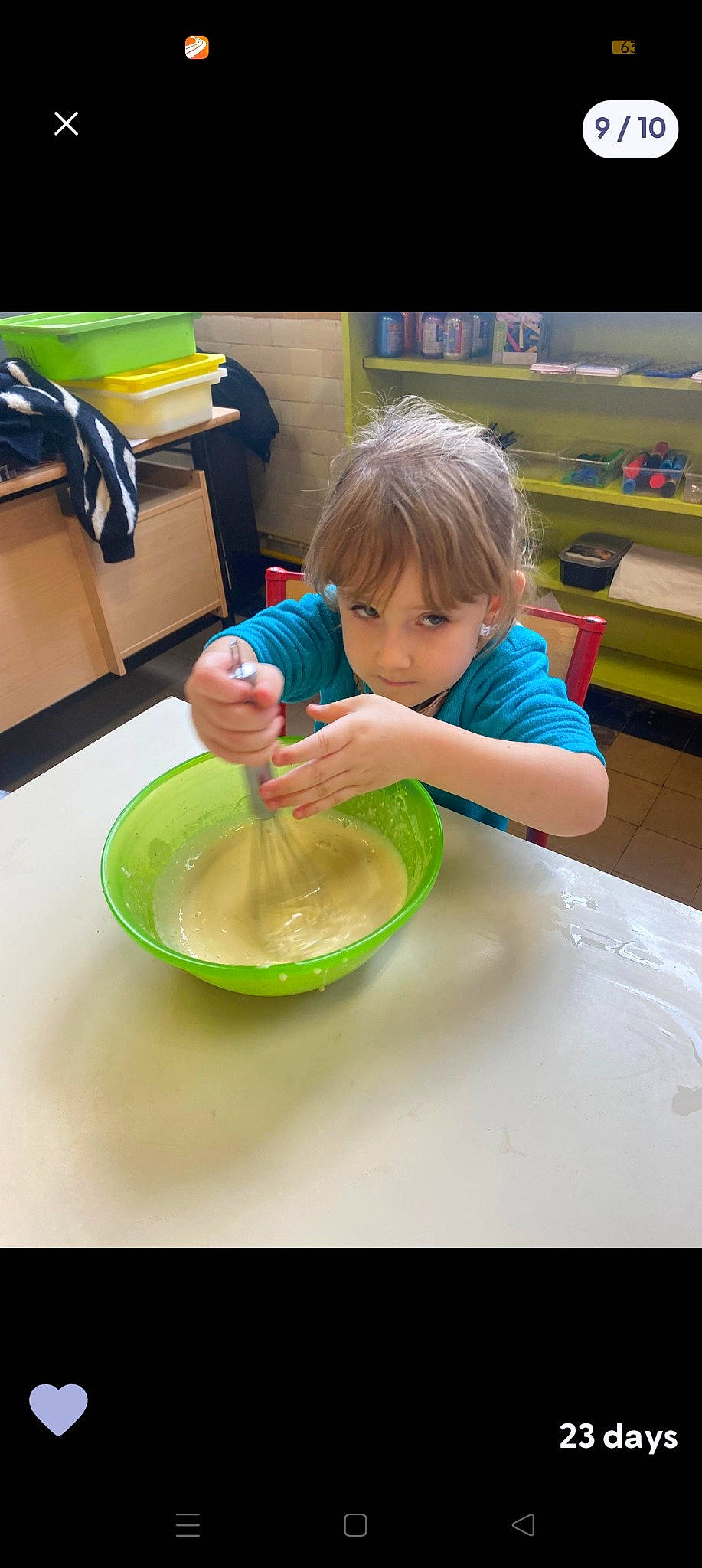 Laura a rejoint le concours — aidez-le/la à gagner de superbes lots ! child, cooking, dishware, drink, food, fun, glass, ingredient, leisure, paint, person, play, recipe, science, solvent, t_shirt, table, tableware, toddler, vacation