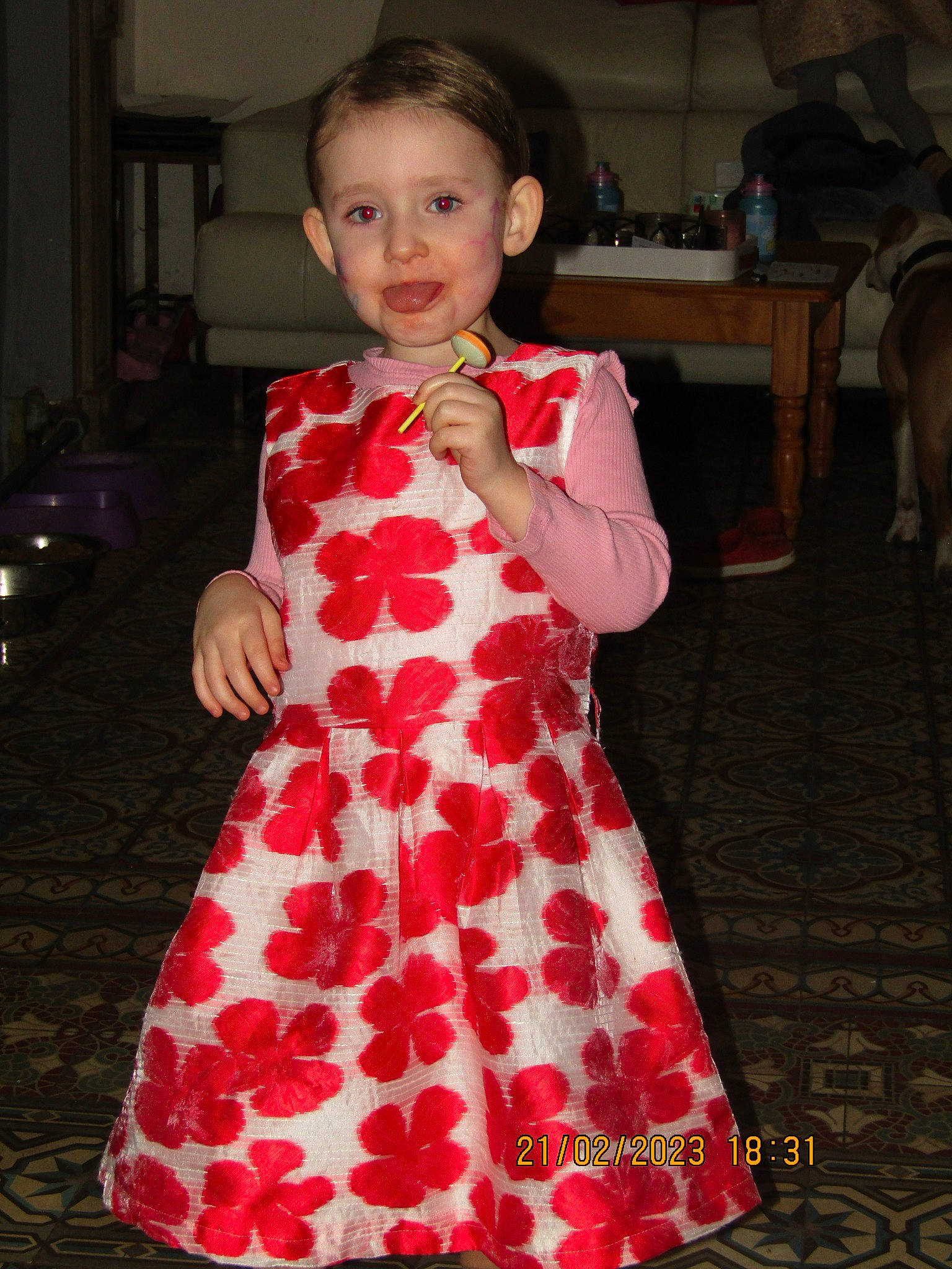 Laura a rejoint le concours — aidez-le/la à gagner de superbes lots ! baby_toddler_clothing, child, cocktail_dress, day_dress, dress, entertainment, event, fashion_design, flooring, formal_wear, fun, hair, head, one_piece_garment, pattern, peach, person, shoulder, sleeve, smile