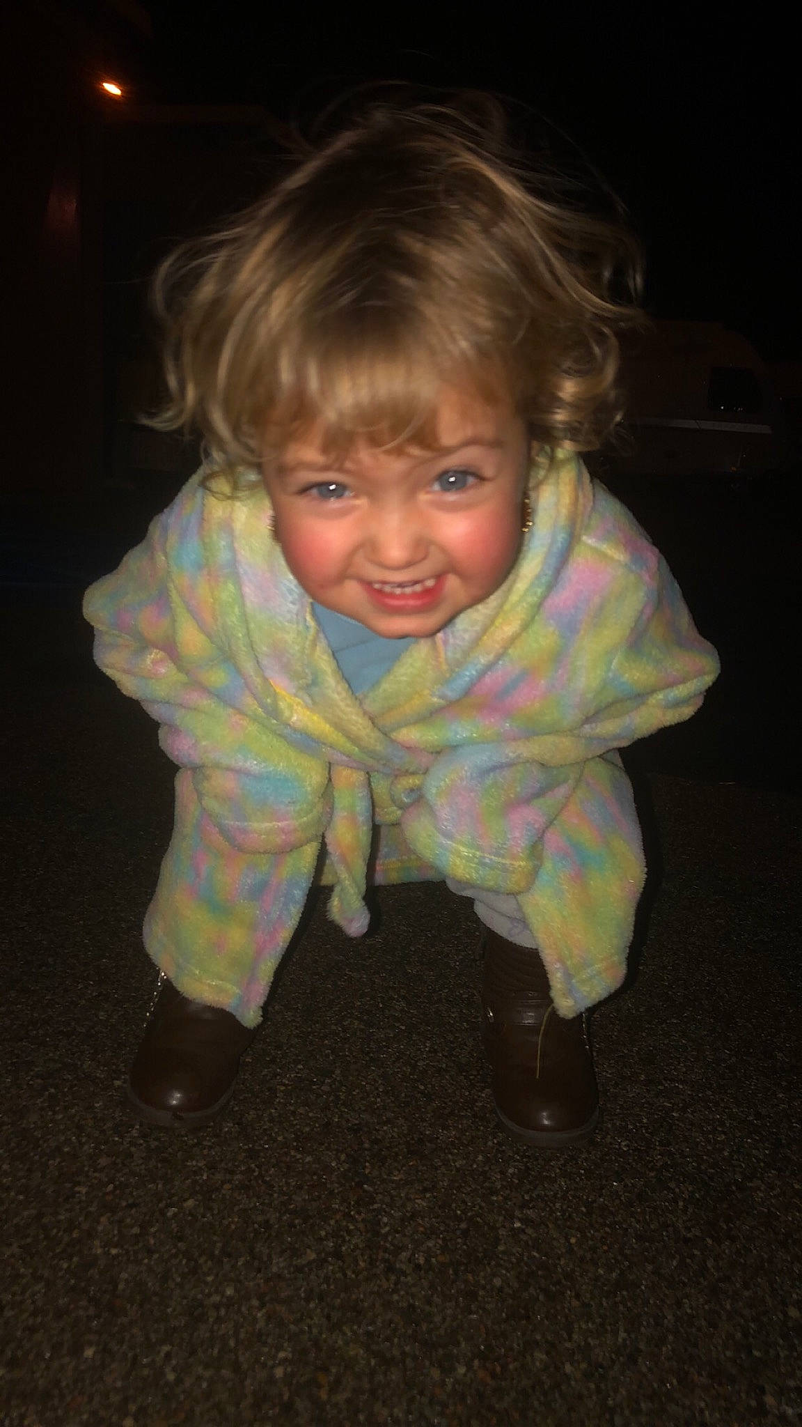 Tshency participe au concours pour gagner de l'argent avec cette photo : boy, cheek, child, cool, eye, face, fun, girl, hair, head, human_hair_color, infant, iris, joy, mouth, nose, organ, person, sitting, skin