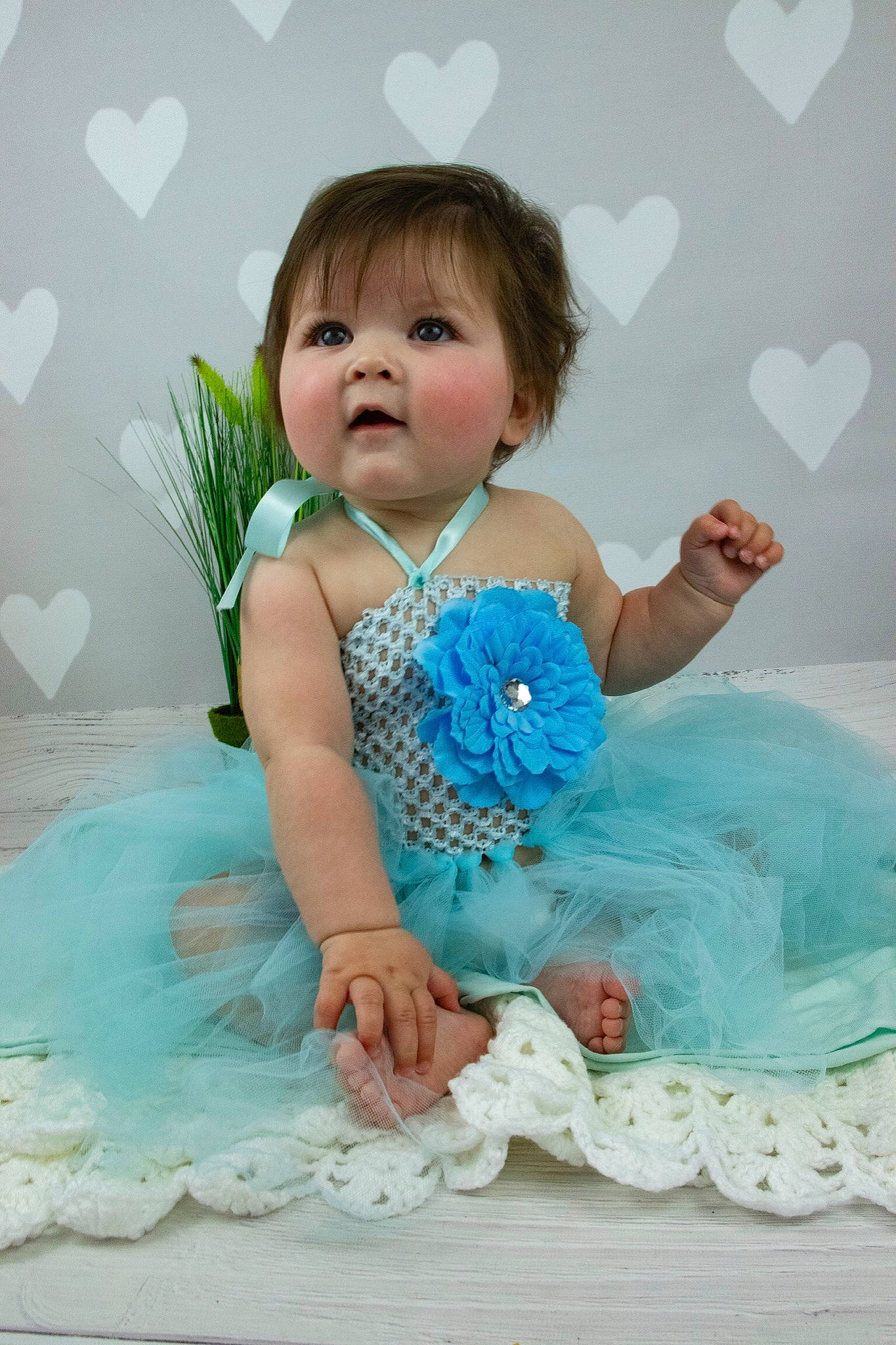 Nina a rejoint le concours — aidez-le/la à gagner de superbes lots ! aqua, baby, baby_products, baby_toddler_clothing, ballet_tutu, blue, child, costume, hair_accessory, person, product, smile, textile, toddler, turquoise