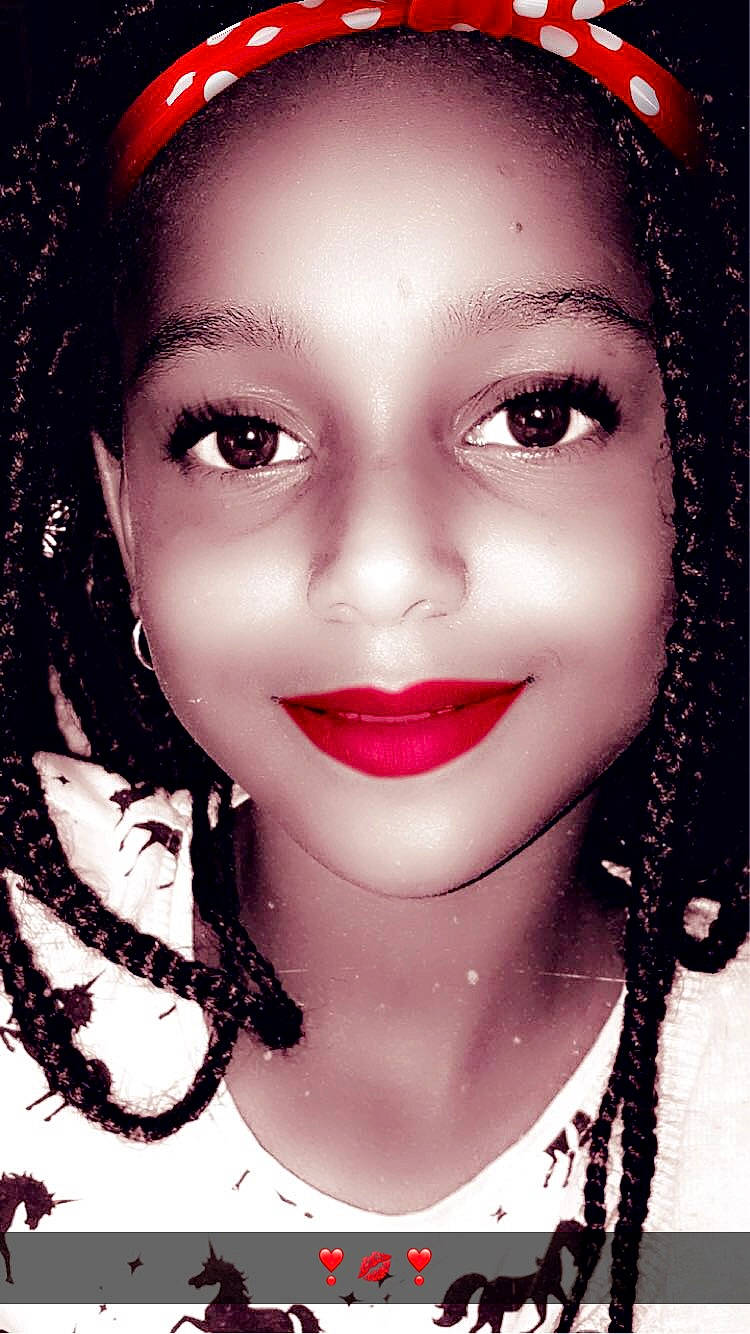 Jessica a rejoint le concours — aidez-le/la à gagner de superbes lots ! beauty, black_hair, cheek, chin, close_up, eye, eyebrow, eyelash, face, forehead, hair, hairstyle, head, jaw, lip, lipstick, mouth, nose, person, smile