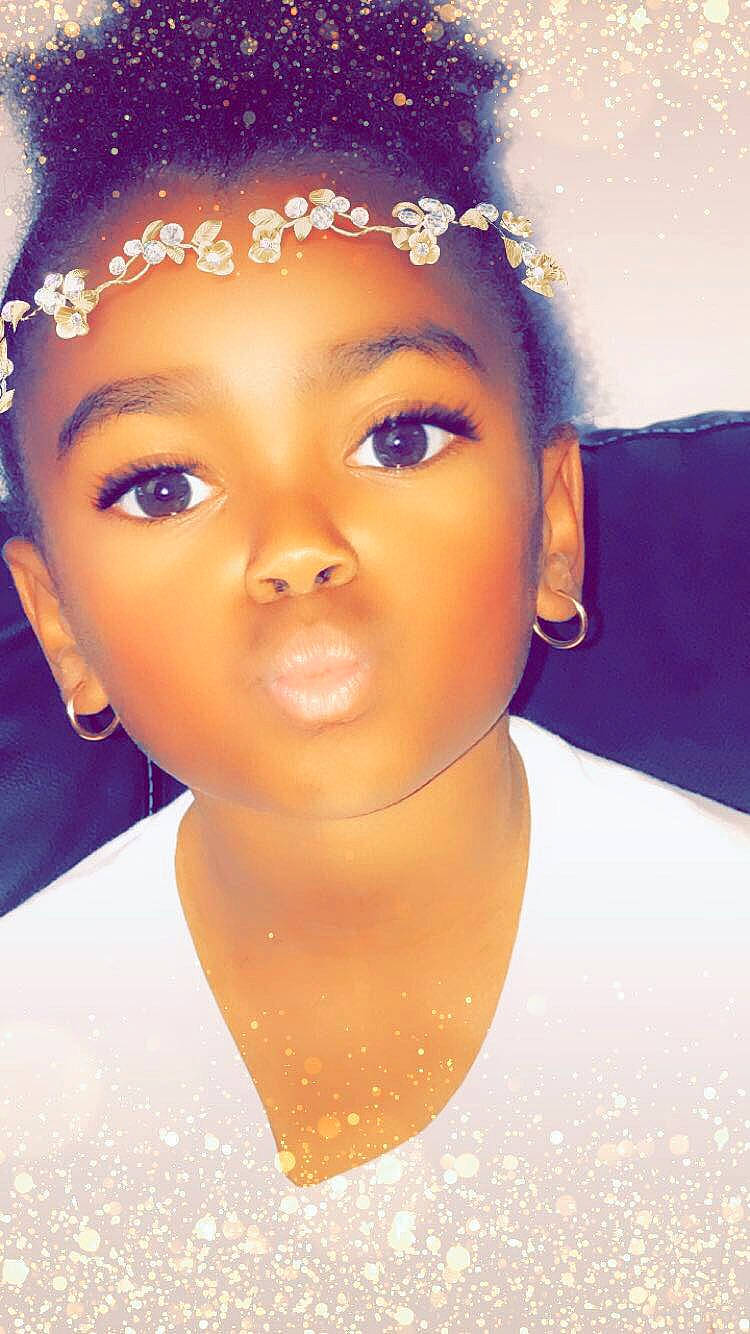 Jenifer participe au concours pour gagner de l'argent avec cette photo : beauty, cheek, child, chin, close_up, eye, eyebrow, face, forehead, hair, hair_accessory, hairstyle, head, headgear, headpiece, lip, nose, person, photography, purple