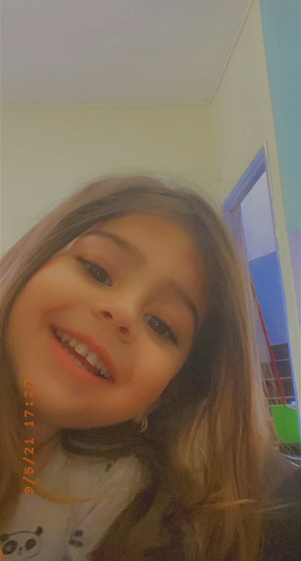 Rumyana participe au concours pour gagner de l'argent avec cette photo : bangs, black_hair, cheek, chin, ear, eyebrow, eyelash, forehead, hair, hairstyle, happy, iris, jaw, joy, layered_hair, lip, mouth, neck, nose, person