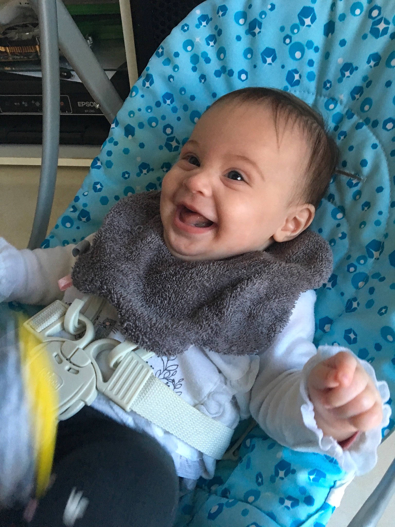 Emma a rejoint le concours — aidez-le/la à gagner de superbes lots ! baby, baby_carriage, baby_products, cheek, child, joy, person, product, sitting, skin, smile, toddler