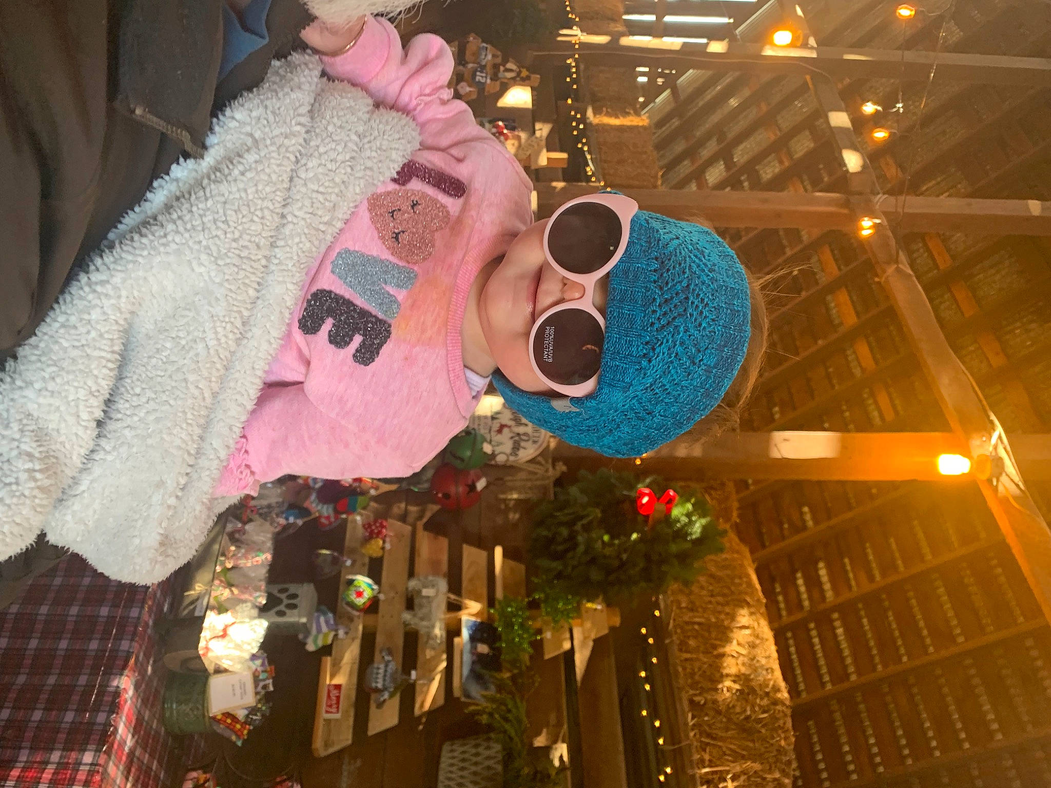 Lilli is registered to the contest to win money with this photo: blurred, cool, fun, headwear, person, photography, pink, selfie, snapshot, t_shirt, textile, tree, under_exposed, vacation