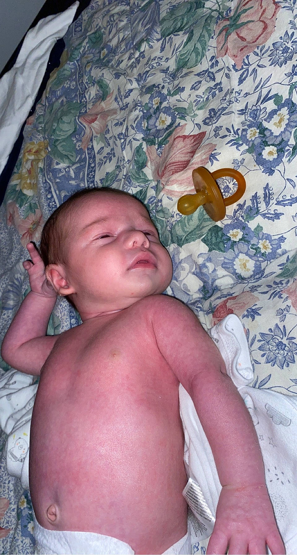 Andria a rejoint le concours — aidez-le/la à gagner de superbes lots ! abdomen, baby, baby_products, baby_toddler_clothing, barechested, bedtime, cheek, chest, child, finger, flesh, linens, muscle, peach, person, skin, stomach, thumb, toddler, trunk