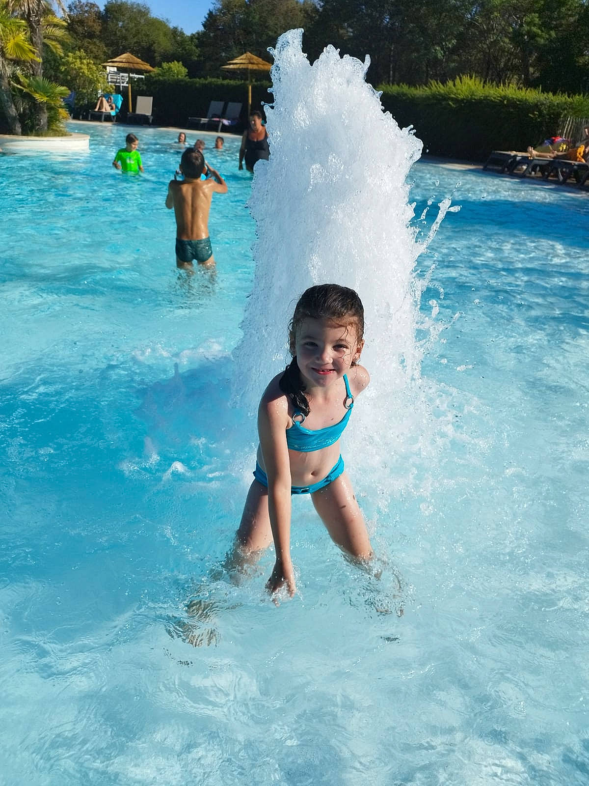 Eloïse a rejoint le concours — aidez-le/la à gagner de superbes lots ! aqua, azure, bathing, child, fun, happy, holiday, joy, leisure, leisure_centre, nature, nonbuilding_structure, outdoor_recreation, person, recreation, summer, swimming_pool, swimwear, tree, water