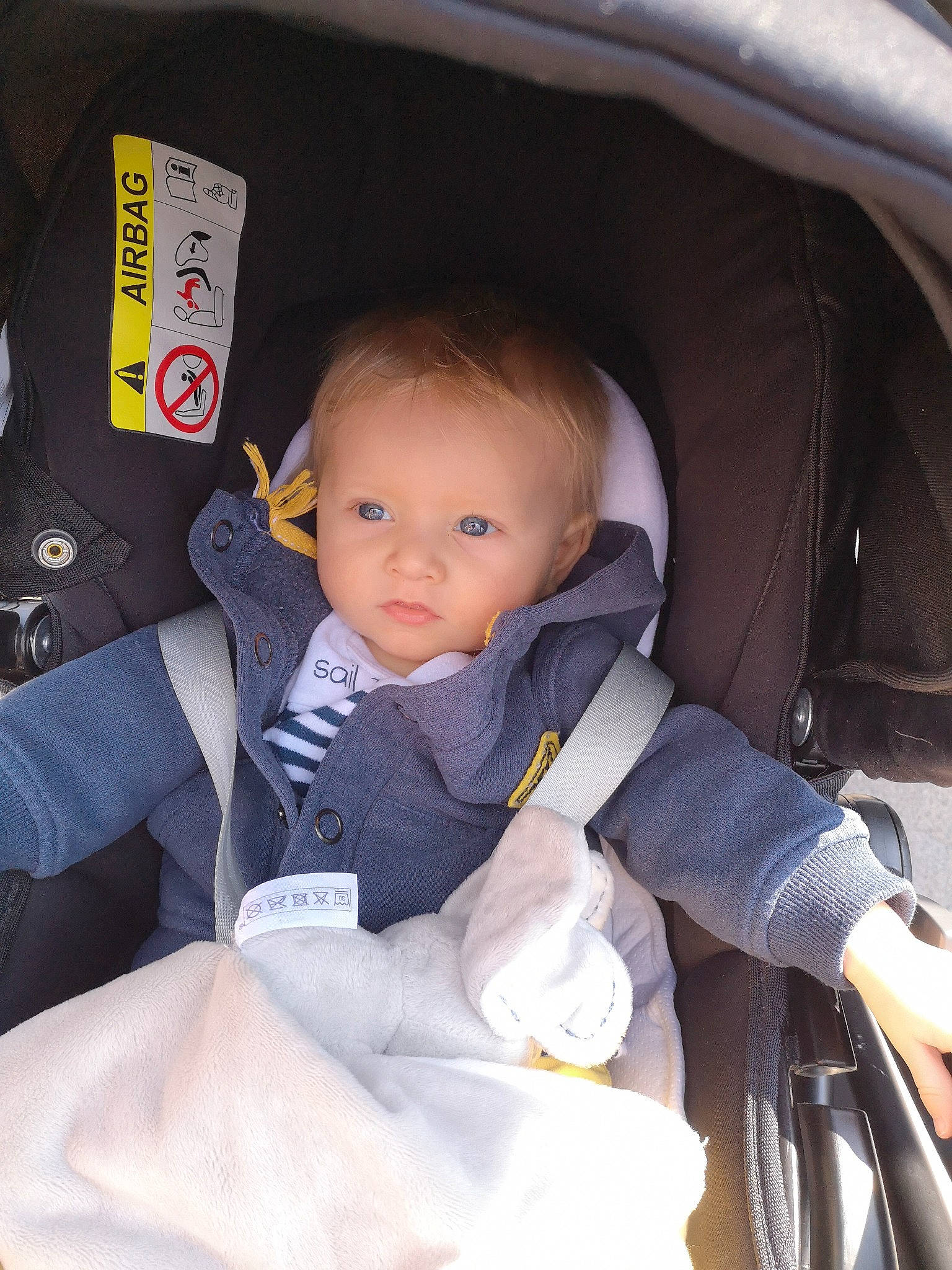 Pierre participe au concours pour gagner de l'argent avec cette photo : auto_part, baby, baby_carriage, baby_in_car_seat, baby_products, car, car_seat, child, family_car, person, product, skin, toddler