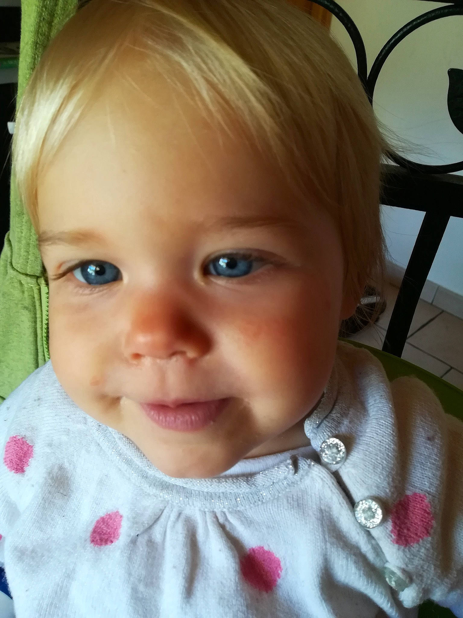 Bélinda participe au concours pour gagner de l'argent avec cette photo : blond, cheek, child, eye, eyebrow, face, forehead, girl, hair, hairstyle, head, human_hair_color, infant, iris, lip, mouth, nose, person, skin, smile