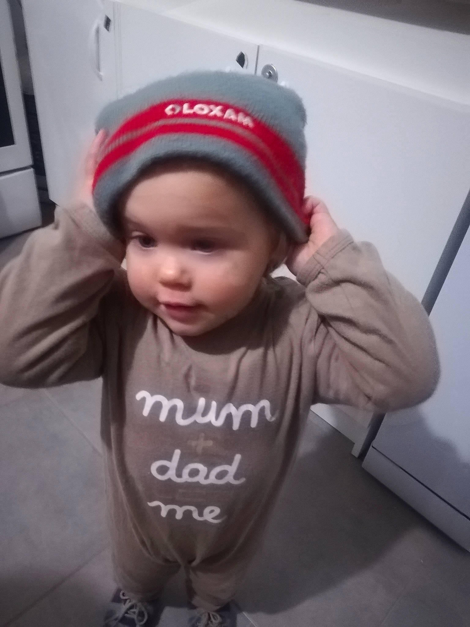 Bélinda participe au concours pour gagner de l'argent avec cette photo : arm, beanie, boy, cap, cheek, child, cool, day, fashion_accessory, forehead, girl, hat, head, headgear, headwear, mouth, person, product, smile, t_shirt