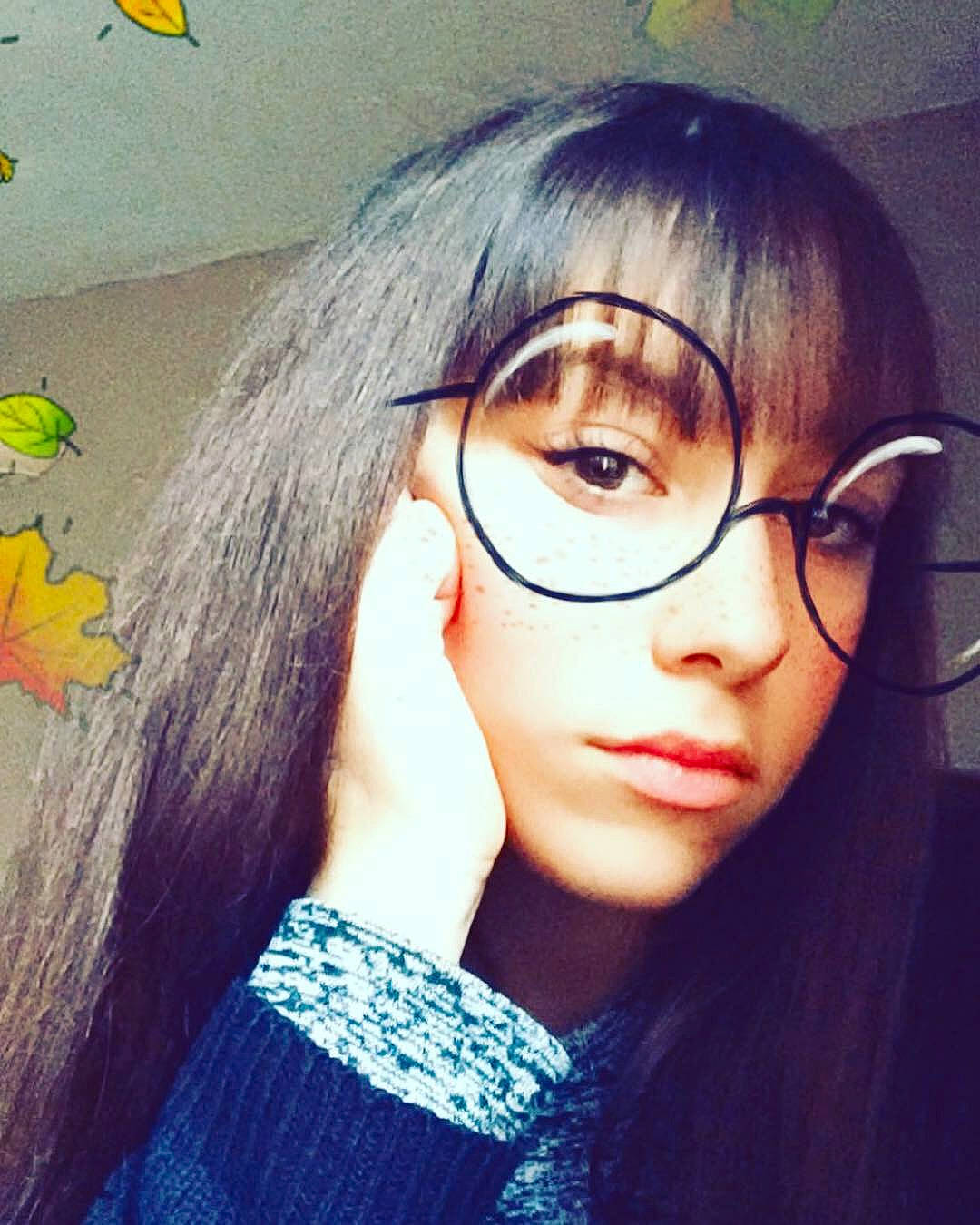 Lucie a rejoint le concours — aidez-le/la à gagner de superbes lots ! bangs, beauty, black_hair, chin, cool, eye, eyebrow, eyewear, face, forehead, glasses, hair, hairstyle, head, lip, long_hair, nose, person, selfie, skin