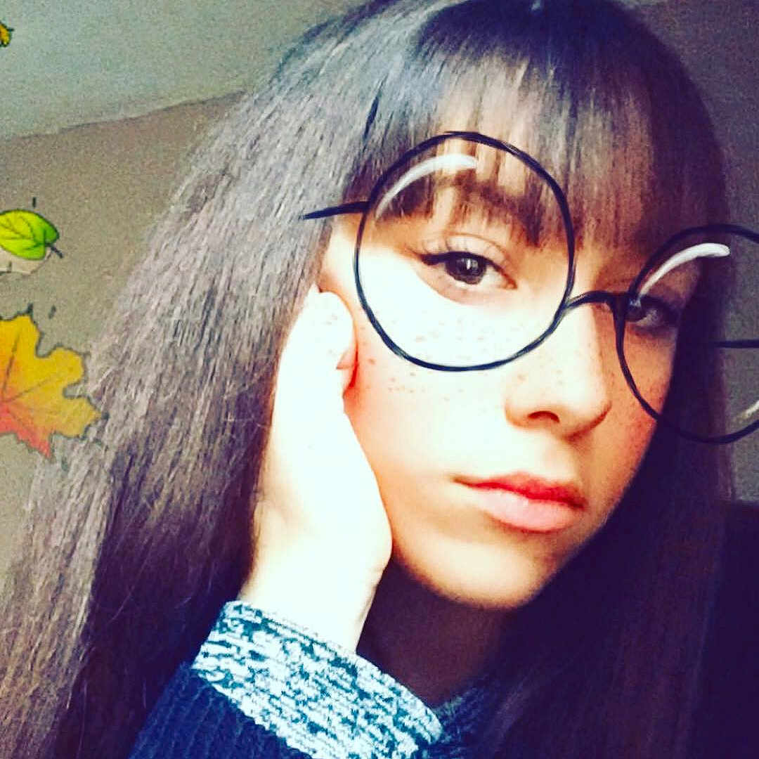 Lucie a rejoint le concours — aidez-le/la à gagner de superbes lots ! bangs, beauty, black_hair, chin, cool, eye, eyebrow, eyewear, face, forehead, glasses, hair, hairstyle, head, lip, long_hair, nose, person, selfie, skin