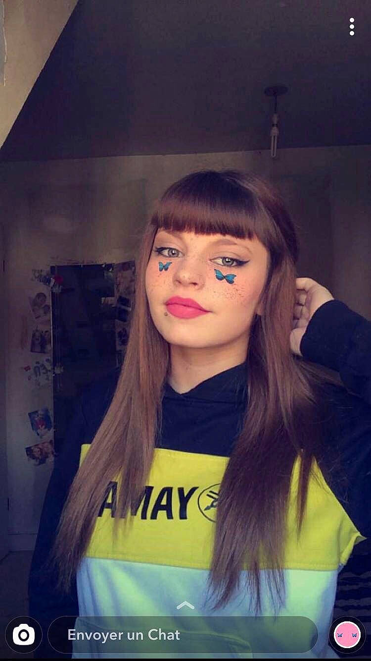 Léa a rejoint le concours — aidez-le/la à gagner de superbes lots ! bangs, beauty, black_hair, brown_hair, cheek, chin, cool, eye, eyebrow, face, forehead, hair, hairstyle, head, lip, long_hair, nose, person, selfie, skin