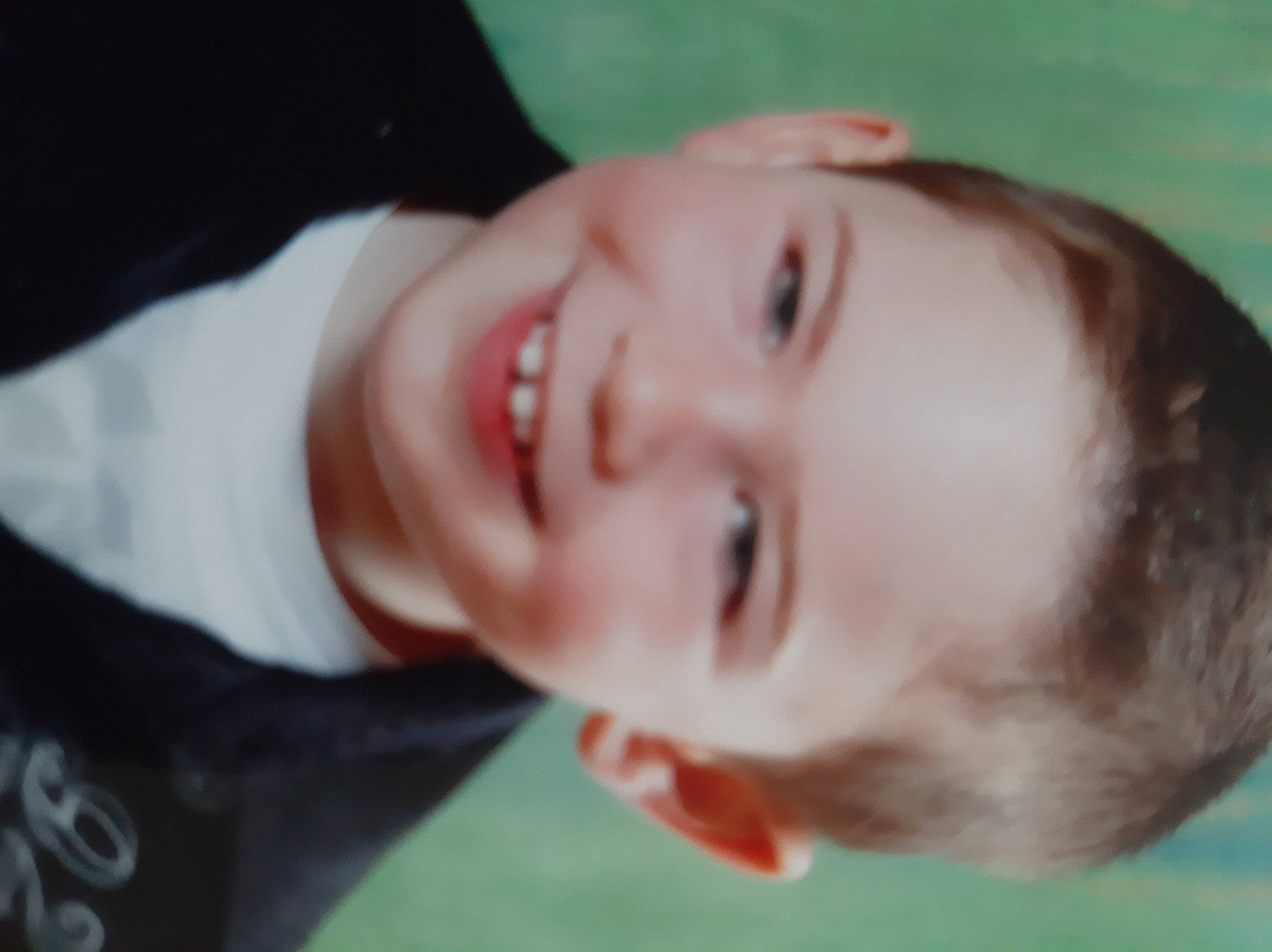 Lucas participe au concours pour gagner de l'argent avec cette photo : cheek, chin, ear, eyebrow, eyelash, forehead, hair, hairstyle, happy, human_body, iris, jaw, joy, lip, mouth, neck, nose, person, skin, smile