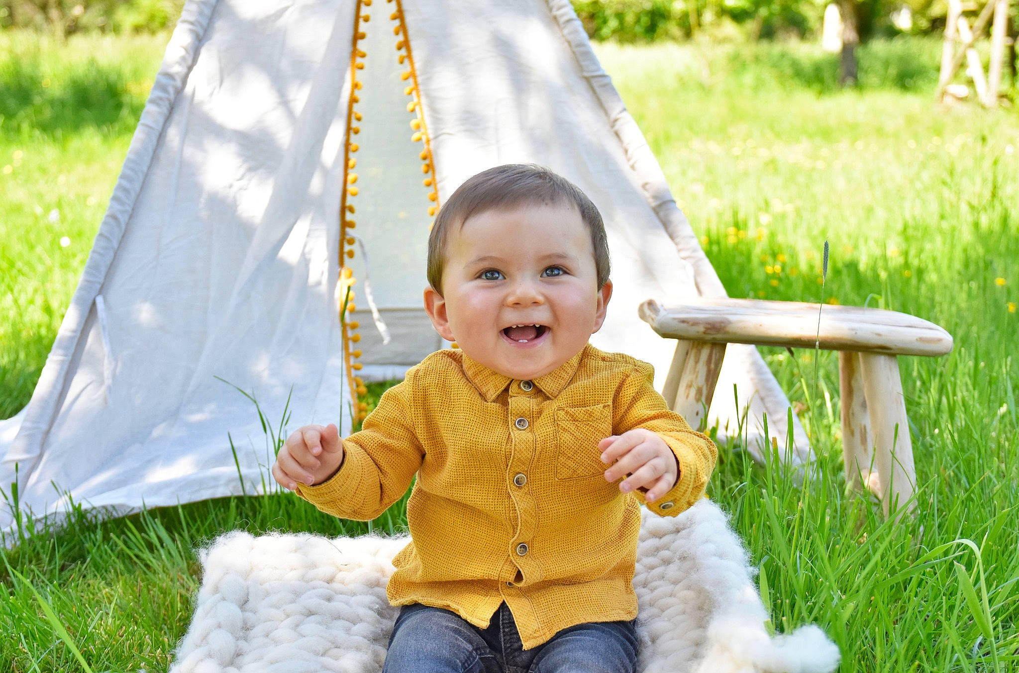 Zack a rejoint le concours — aidez-le/la à gagner de superbes lots ! baby, child, eye, facial_expression, fun, grass, happy, head, leaf, leisure, nature, people_in_nature, person, photograph, plant, product, public_space, smile, toddler, vertebrate
