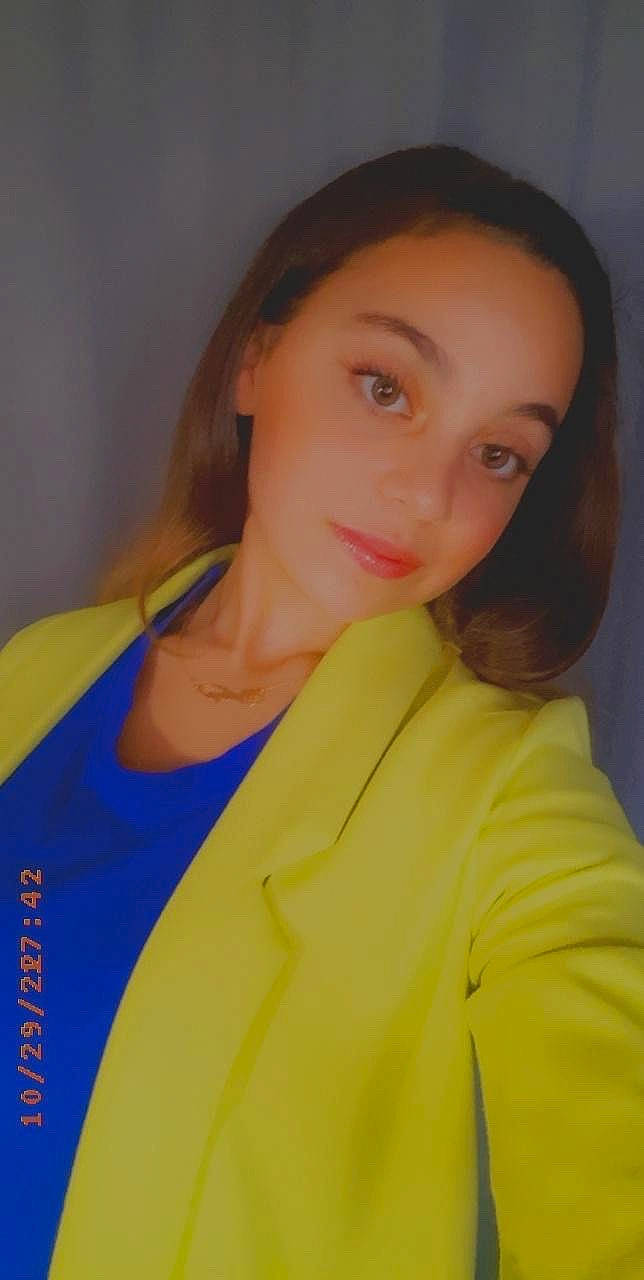 Maëlys participe au concours pour gagner de l'argent avec cette photo : black_hair, chin, electric_blue, eye, eyebrow, eyelash, fashion_design, flash_photography, forehead, lip, lipstick, long_hair, makeover, neck, person, shoulder, skin, sleeve, thigh, waist