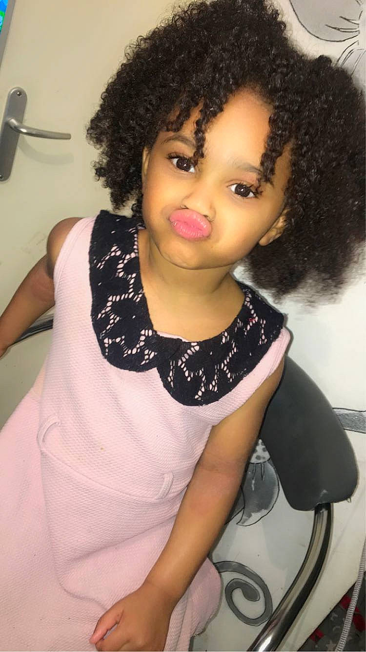 Tyana participe au concours pour gagner de l'argent avec cette photo : afro, black, black_hair, cheek, chin, cool, eye, eyebrow, eyelash, fashion, forehead, hair, head, jheri_curl, lip, lipstick, person, ringlet, sleeve, white