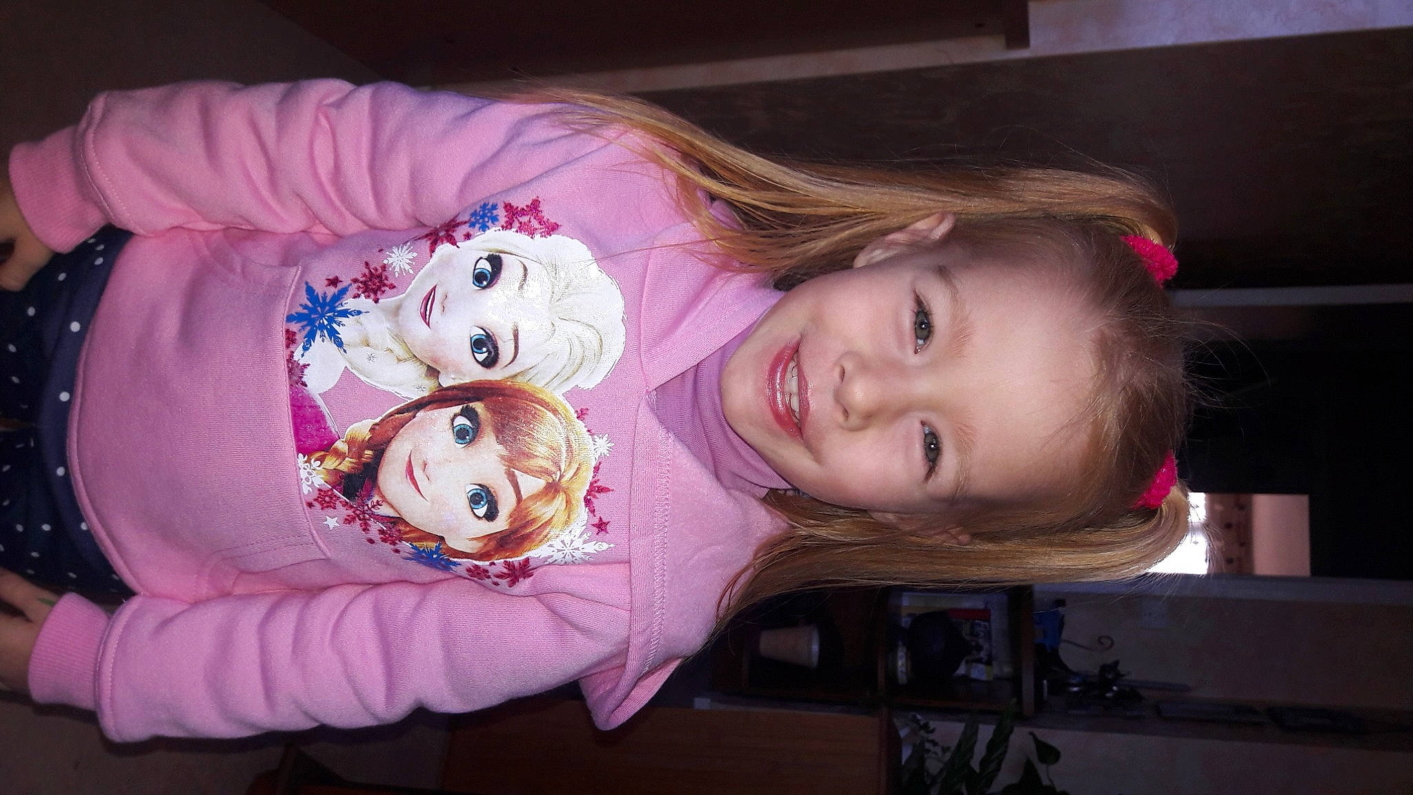 Ines participe au concours pour gagner de l'argent avec cette photo : bedtime, cheek, child, head, joy, person, pink, stuffed_toy, sweetness, teddy_bear, toddler, toy