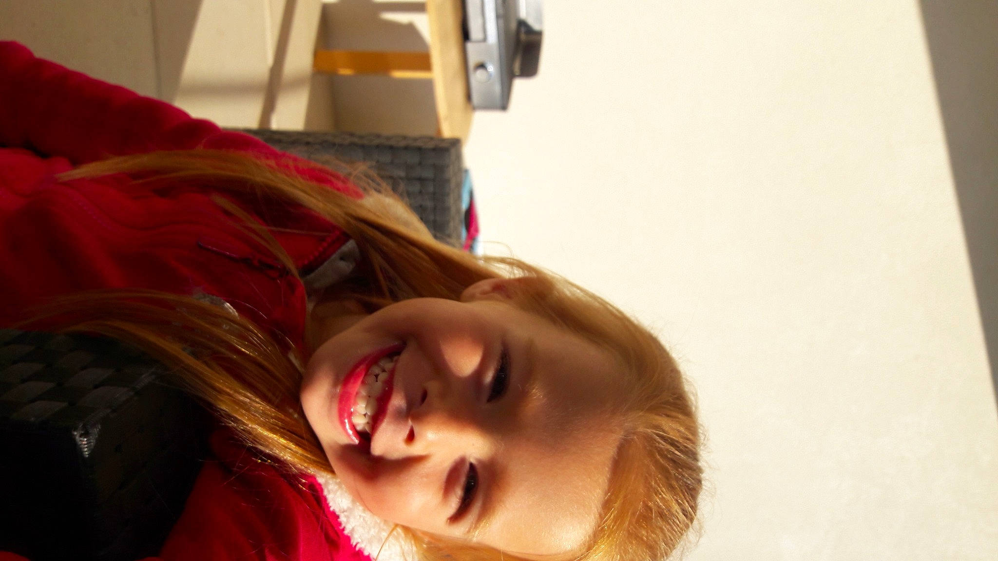 Ines a rejoint le concours — aidez-le/la à gagner de superbes lots ! beauty, black_hair, cheek, chin, eye, eyebrow, face, forehead, hair, hair_coloring, hairstyle, head, joy, lip, long_hair, mouth, nose, person, pink, red