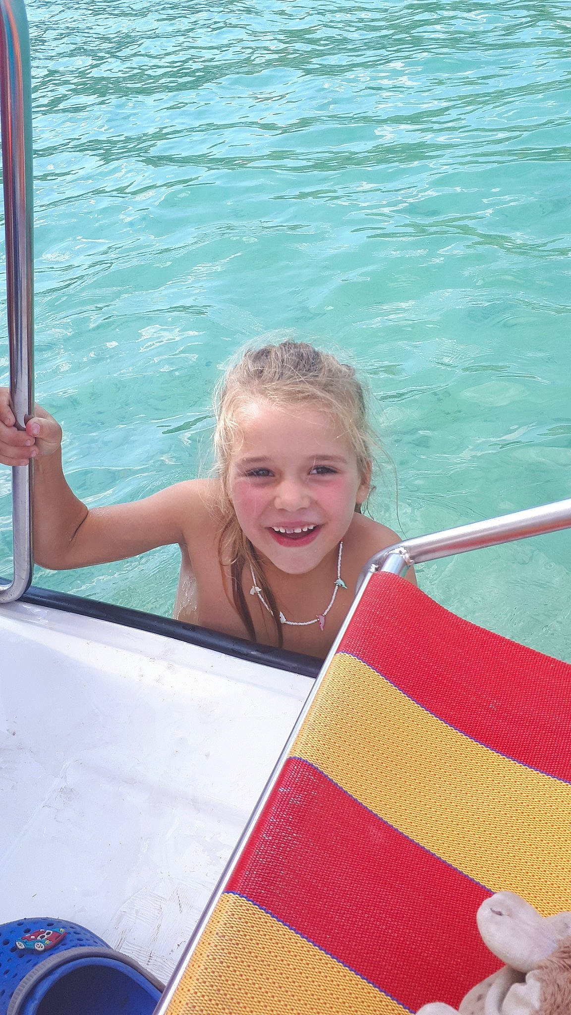 Mona participe au concours pour gagner de l'argent avec cette photo : child, day, fun, girl, joy, leisure, person, play, recreation, sea, smile, summer, swimming_pool, swimwear, toddler, vacation, water